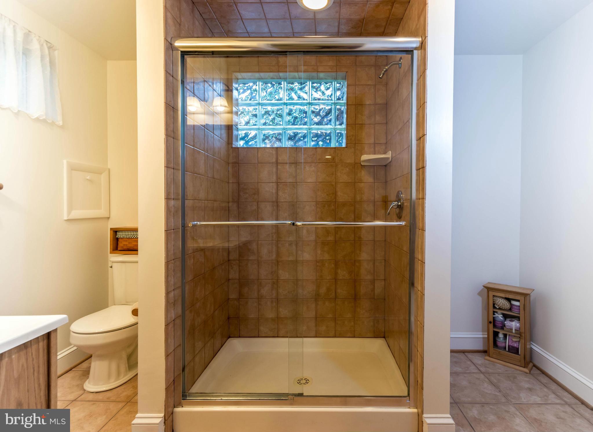 8133 Bainbridge Road Alexandria, VA 22308 - Photo 22 of 30 Bath