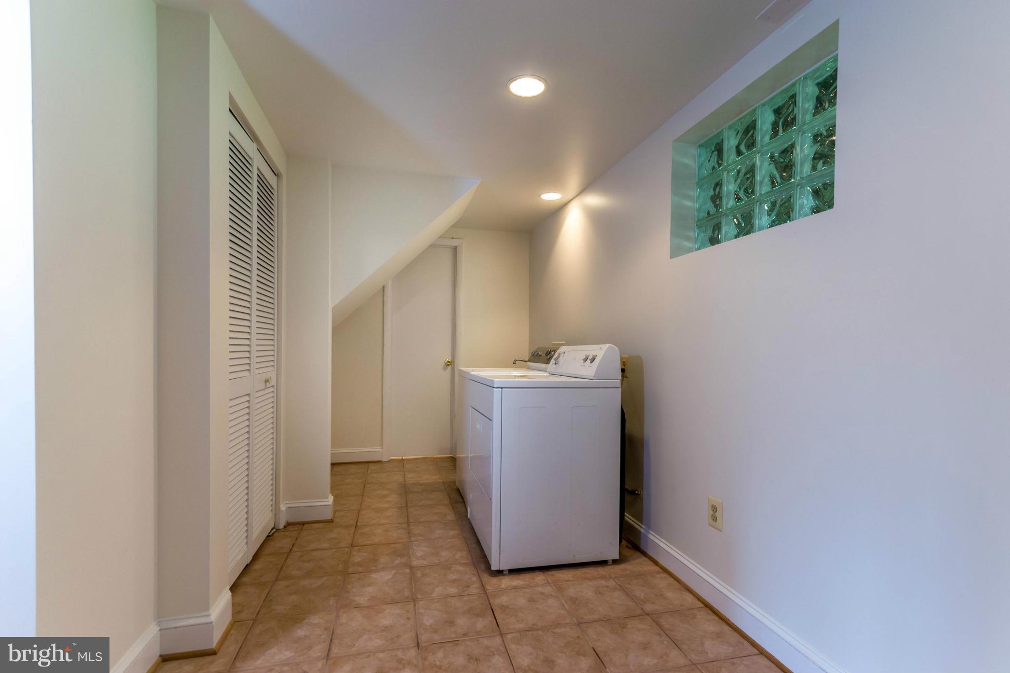 8133 Bainbridge Road Alexandria, VA 22308 - Photo 25 of 30 Interior (General)