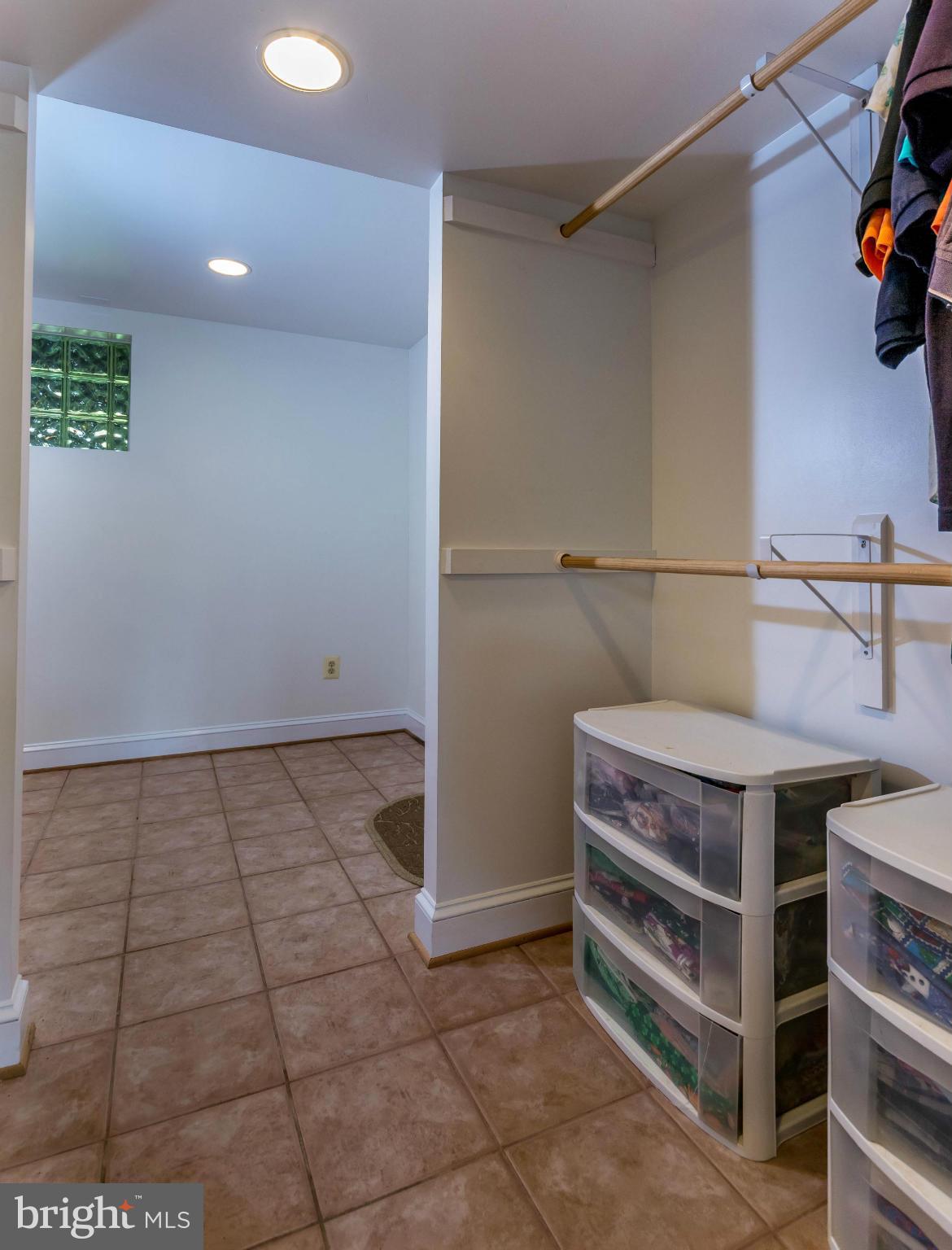 8133 Bainbridge Road Alexandria, VA 22308 - Photo 26 of 30 Interior (General)