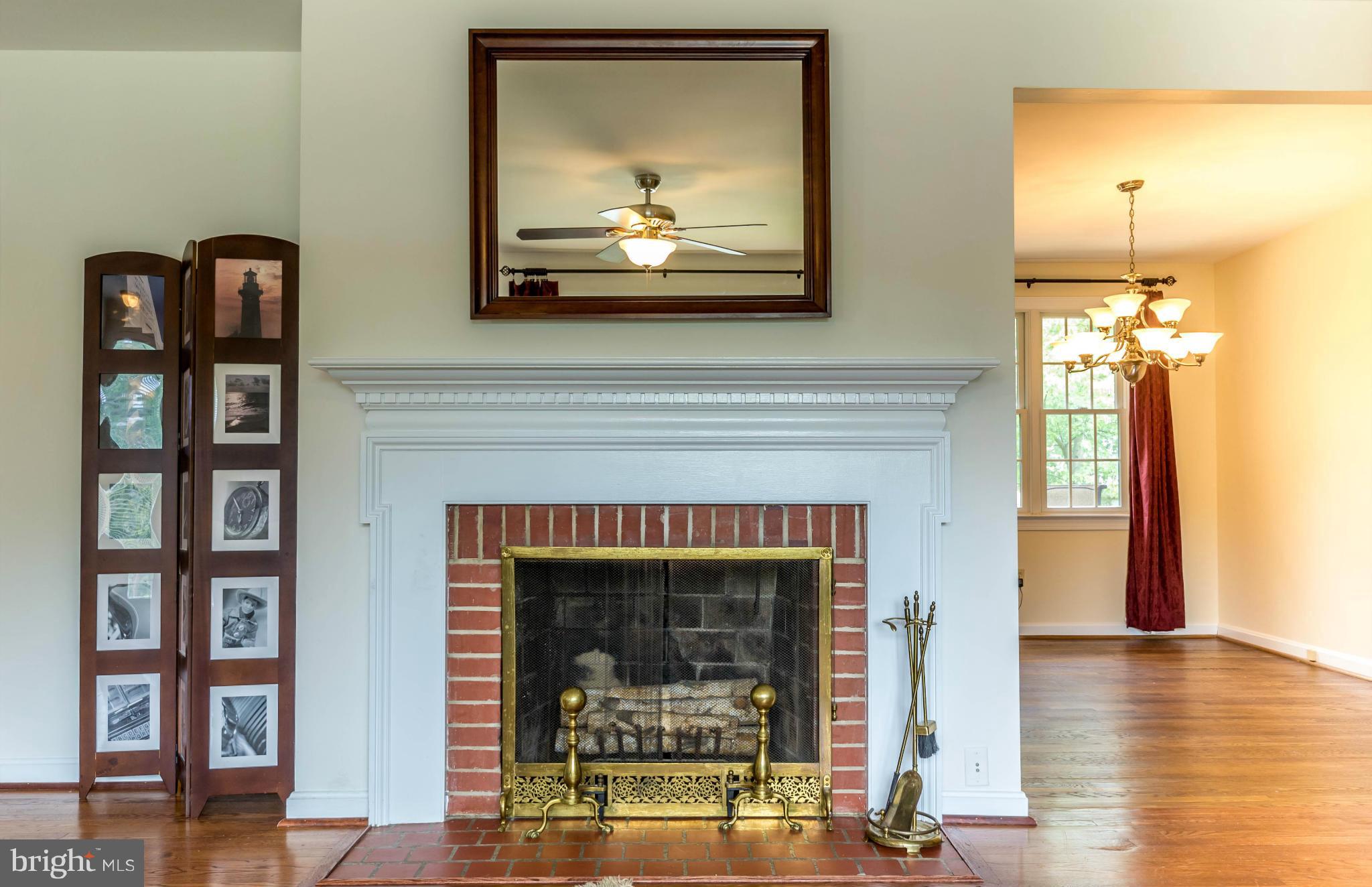 8133 Bainbridge Road Alexandria, VA 22308 - Photo 9 of 30 Living Room