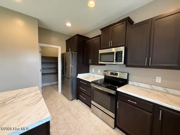 $2,050 | 203 Moonstone Court, Jacksonville, NC 28546