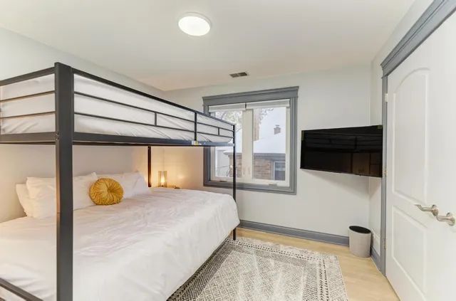 $1,200,000 | 3231 North Octavia Avenue, Chicago, IL 60634