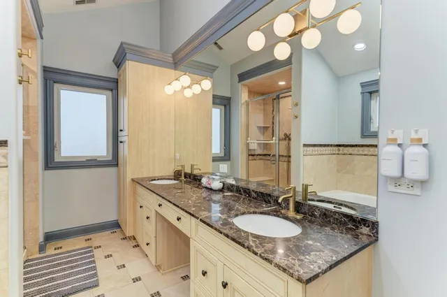 $1,200,000 | 3231 North Octavia Avenue, Chicago, IL 60634