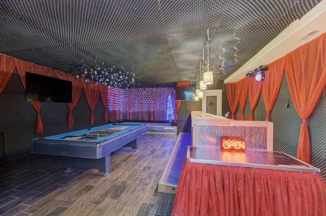 $1,200,000 | 3231 North Octavia Avenue, Chicago, IL 60634