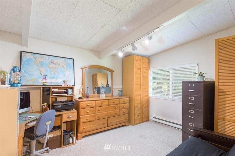 744 Miller Road Sequim, WA 98382 - Photo 24 of 40 a room with furniture and mirror