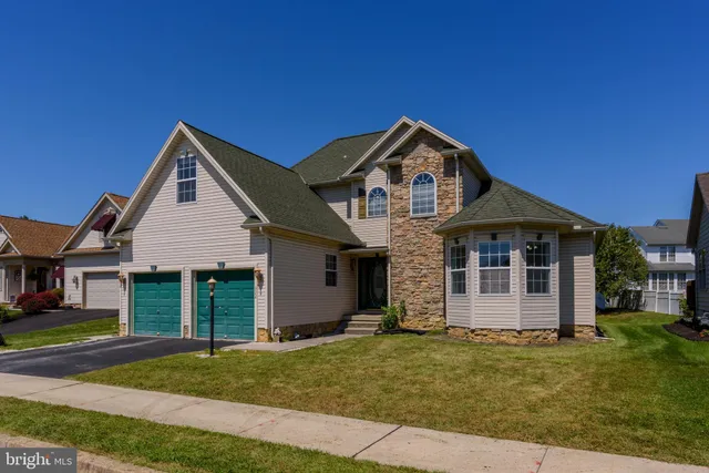 $350,000 | 322 Fox Knoll Court, Hanover, PA 17331