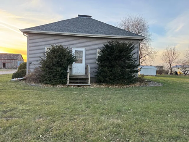 $83,000 | 24543 630th Avenue, Alden, MN 56009