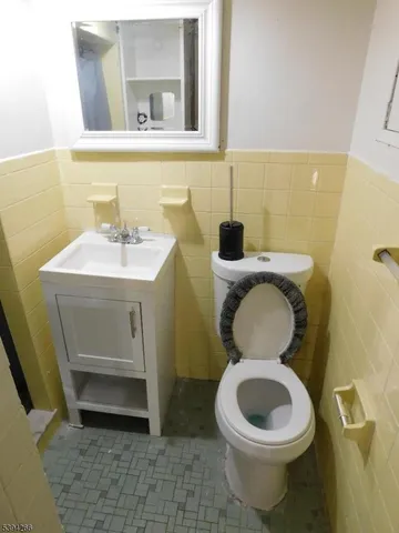 $3,995 | 78 Newark Avenue, Bloomfield, NJ 07003