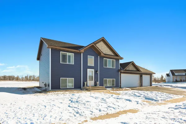 $295,000 | 1011 Waters Edge Circle, Avon, MN 56310