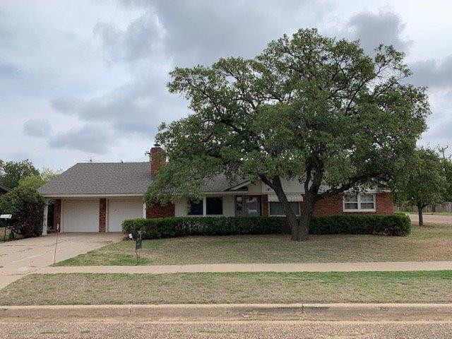 1502 Ave K Ralls, TX 79357 - Photo 3 of 23 a front view of a house with a yard