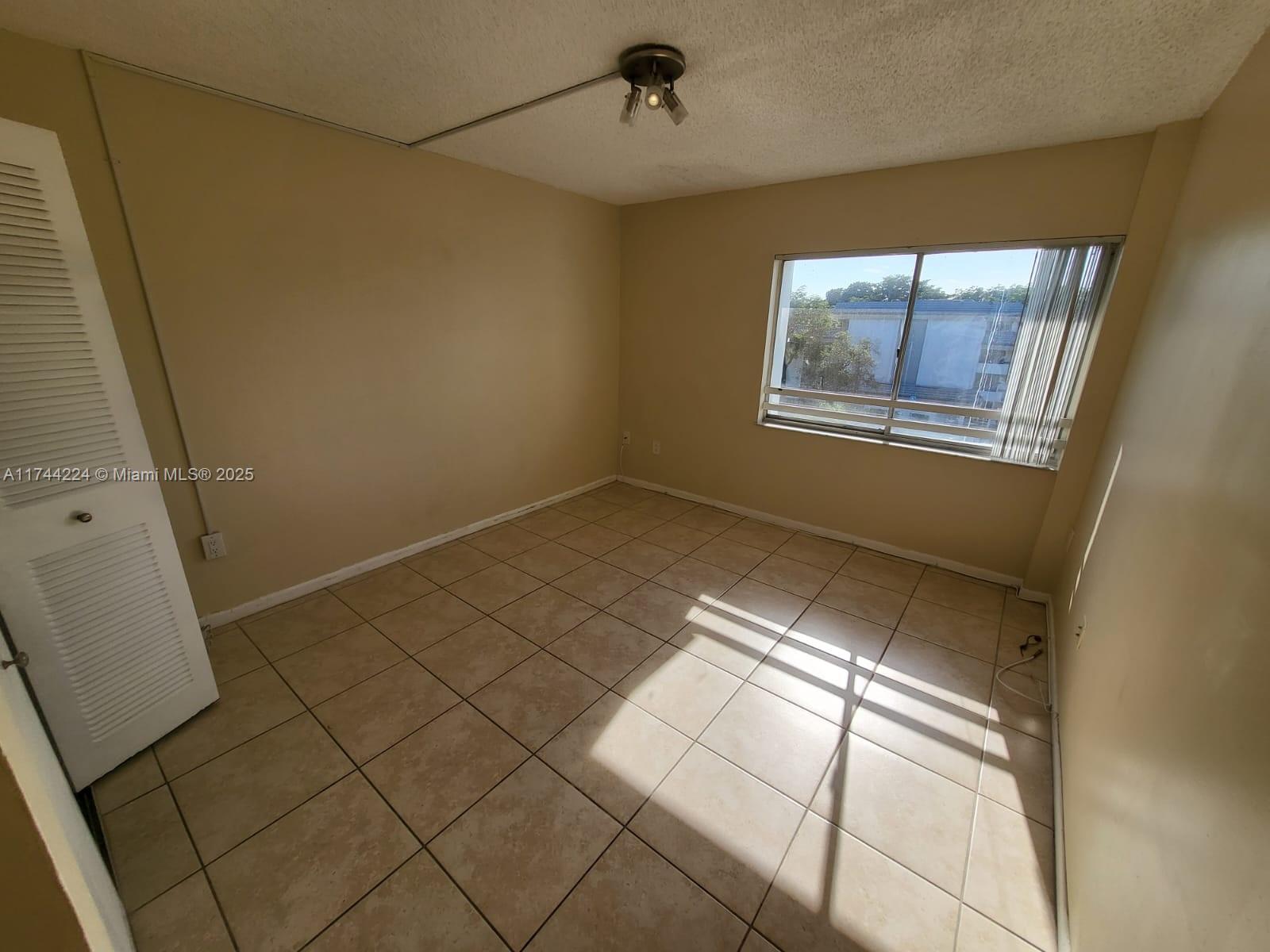 711 North Pine Island Road, Unit 407 Plantation, FL 33324 - Photo 7 of 11 a view of an empty room and window