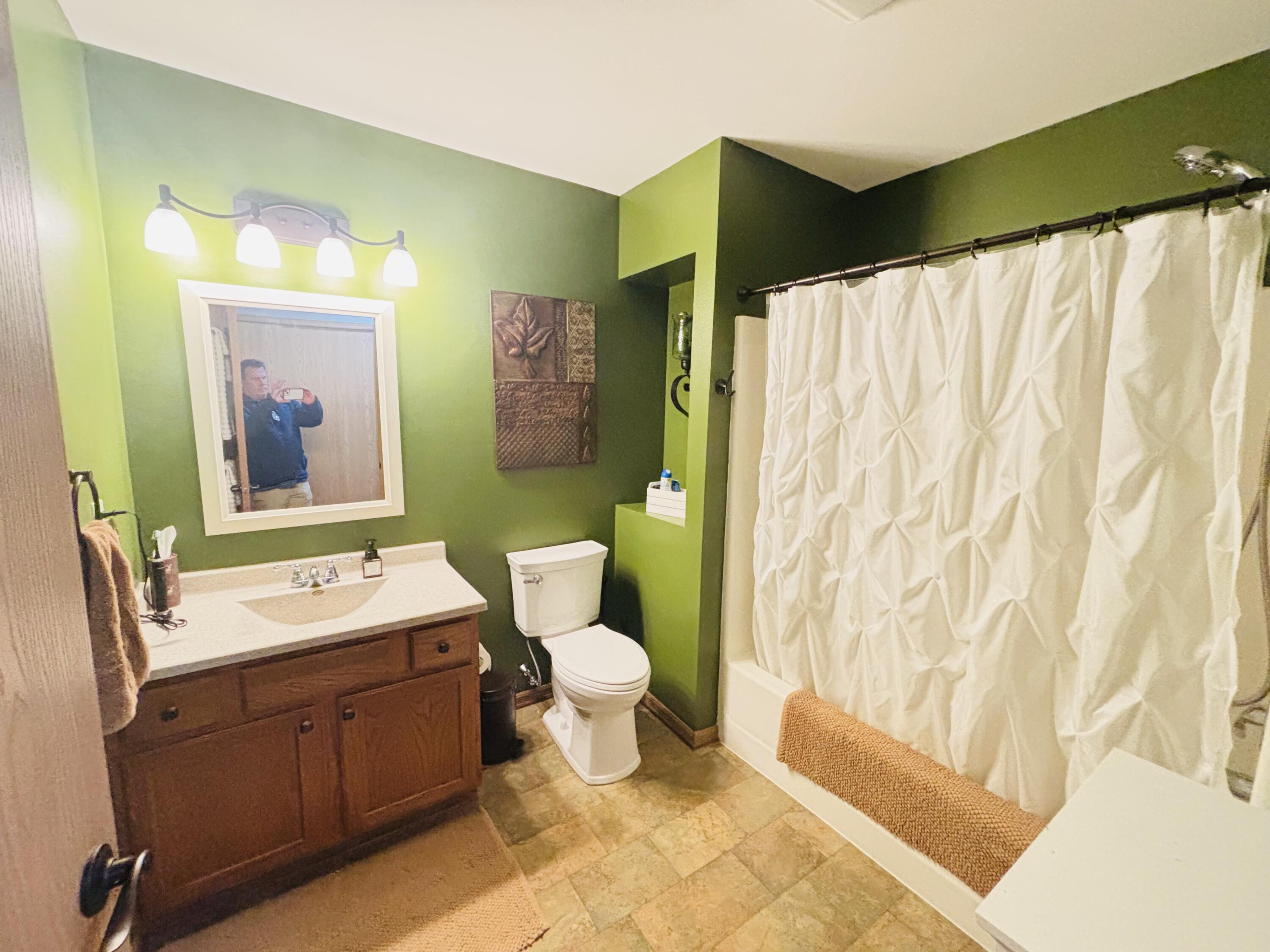 9920 74th Street, Unit B Kenosha, WI 53142 - Photo 9 of 15 2nd Bath