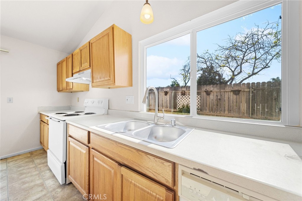 3151 Neptune Drive Riverside, CA 92503 - Photo 11 of 40