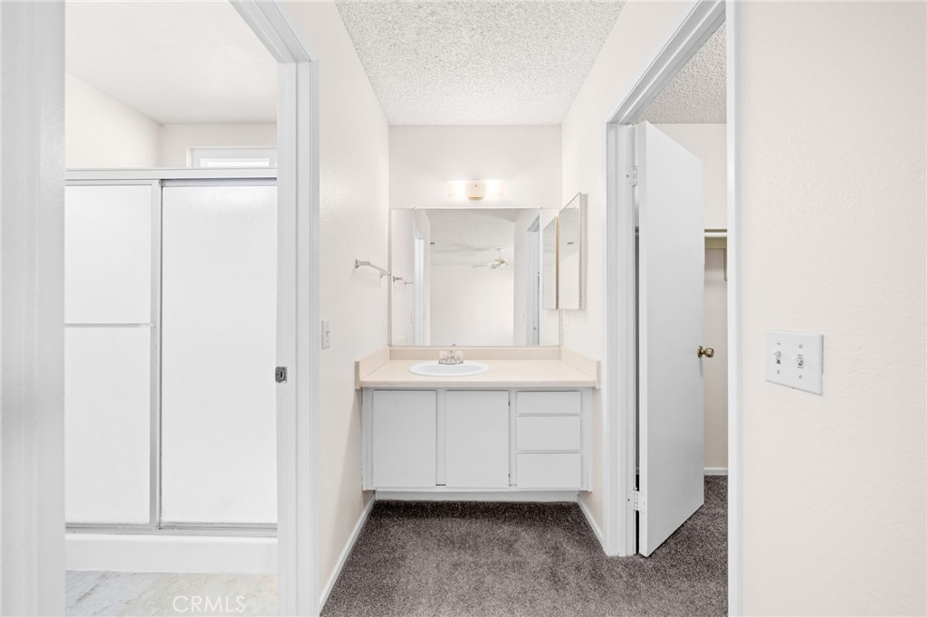 3151 Neptune Drive Riverside, CA 92503 - Photo 24 of 40 Primary bathroom