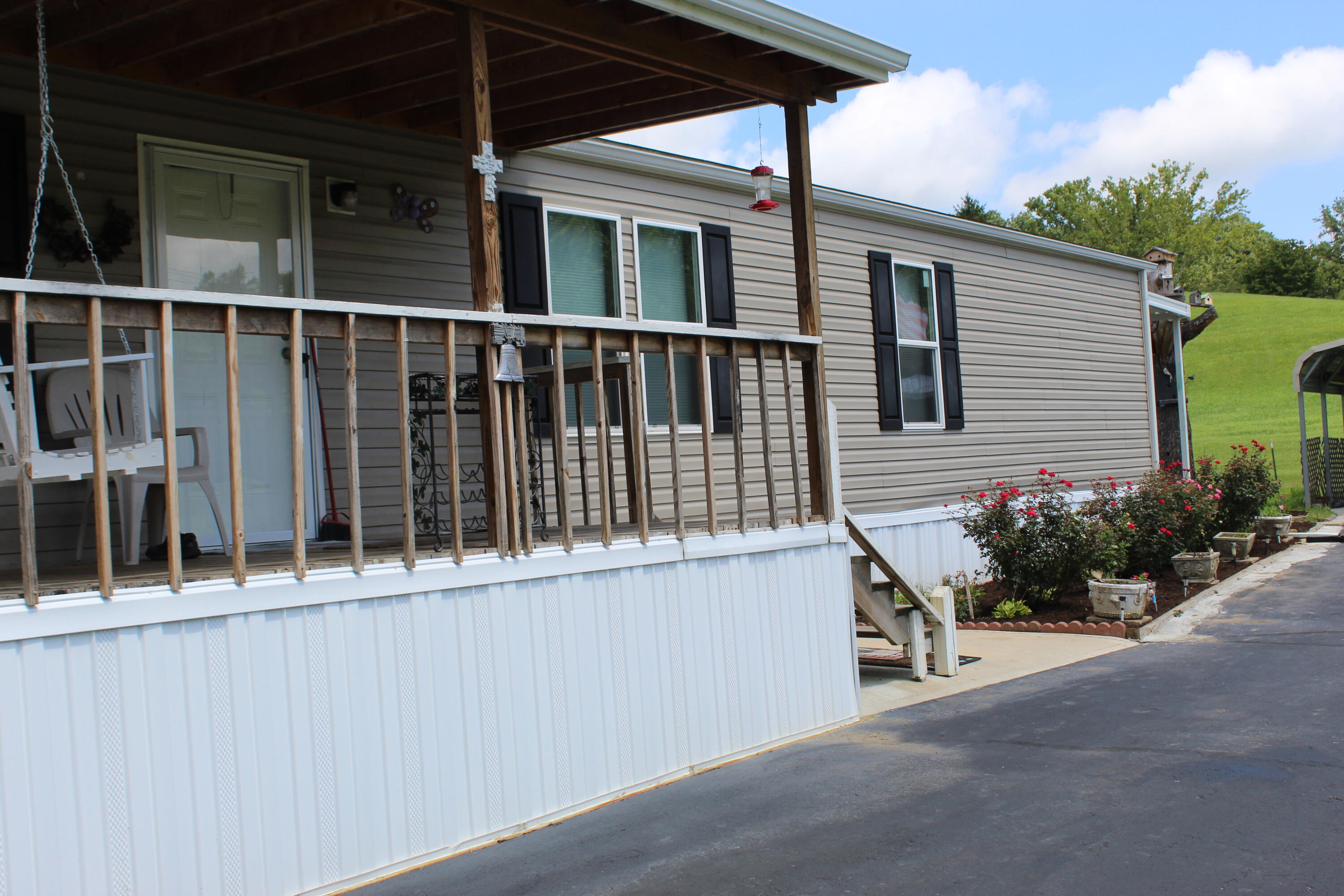 50 Lick Fork Road Middlesboro, KY 40965 - Photo 6 of 36 IMG_1330