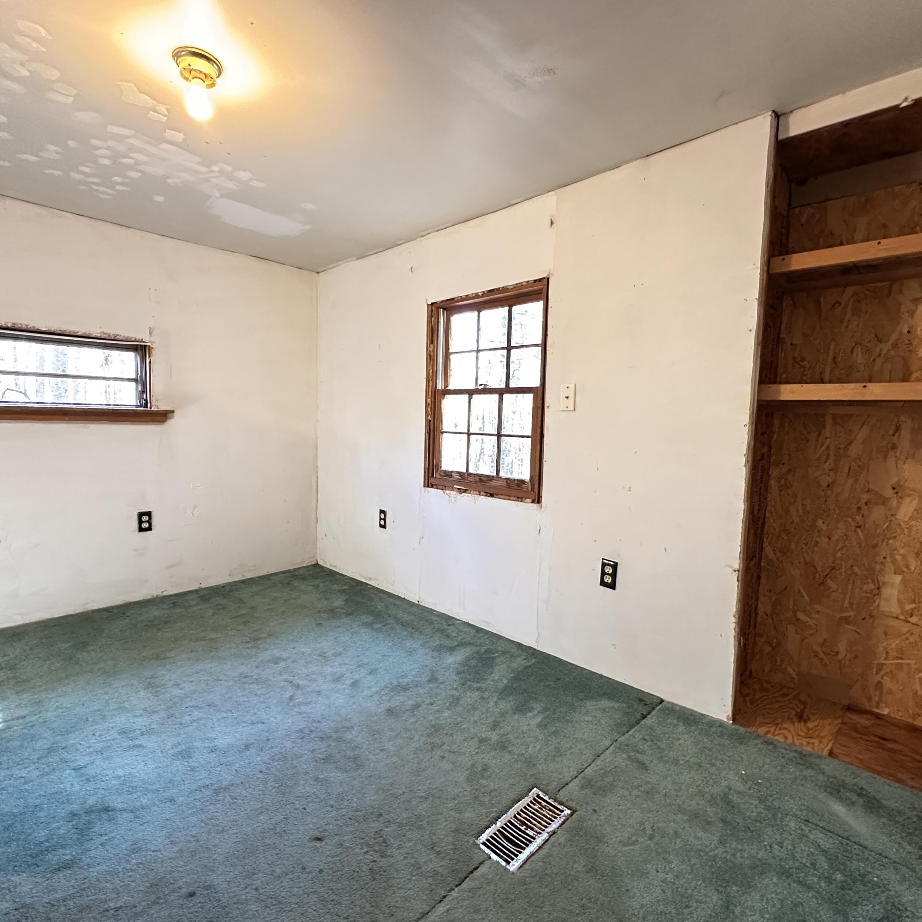 37 Bremen Road Nobleboro, ME 04555 - Photo 14 of 24 37 bremen rd back room 1