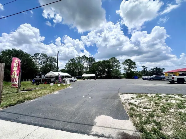a view of a yard with cars parked