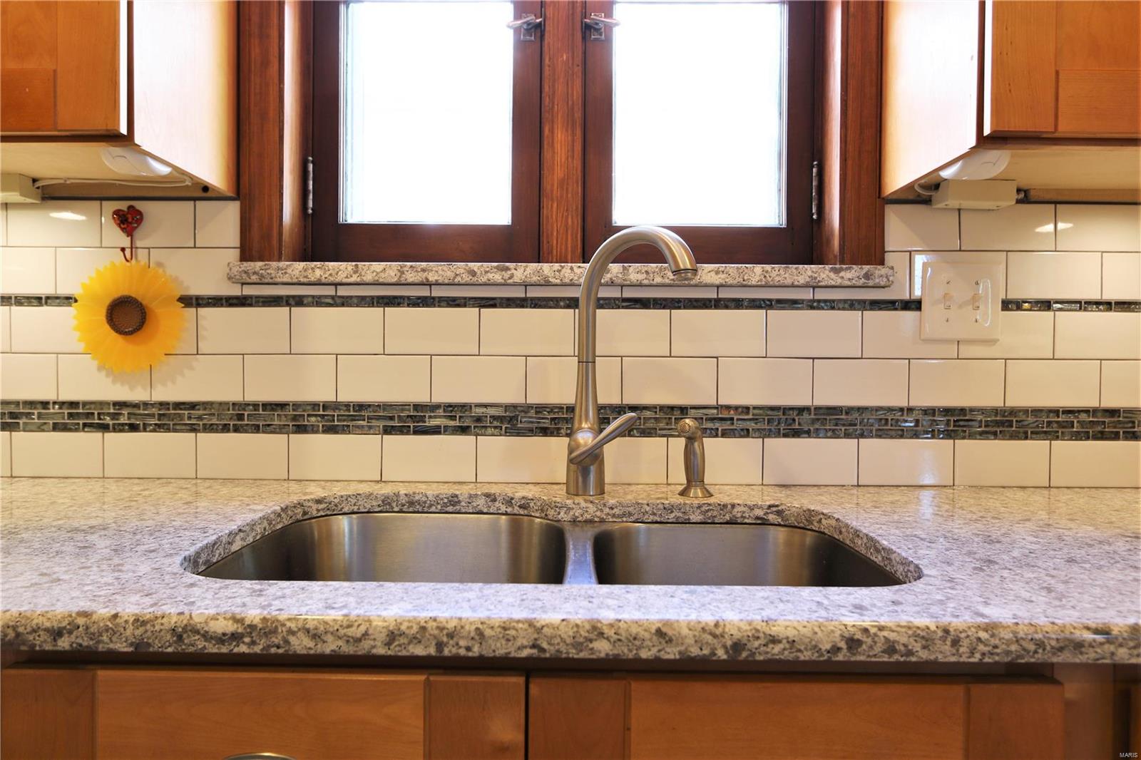 5711 Rosa Avenue St. Louis, MO 63109 - Photo 12 of 36 Gallery Image 12