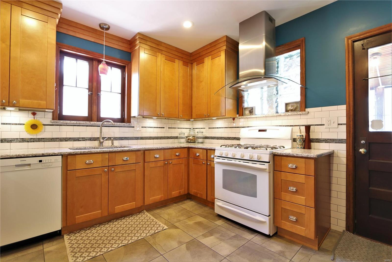 5711 Rosa Avenue St. Louis, MO 63109 - Photo 10 of 36 Gallery Image 10