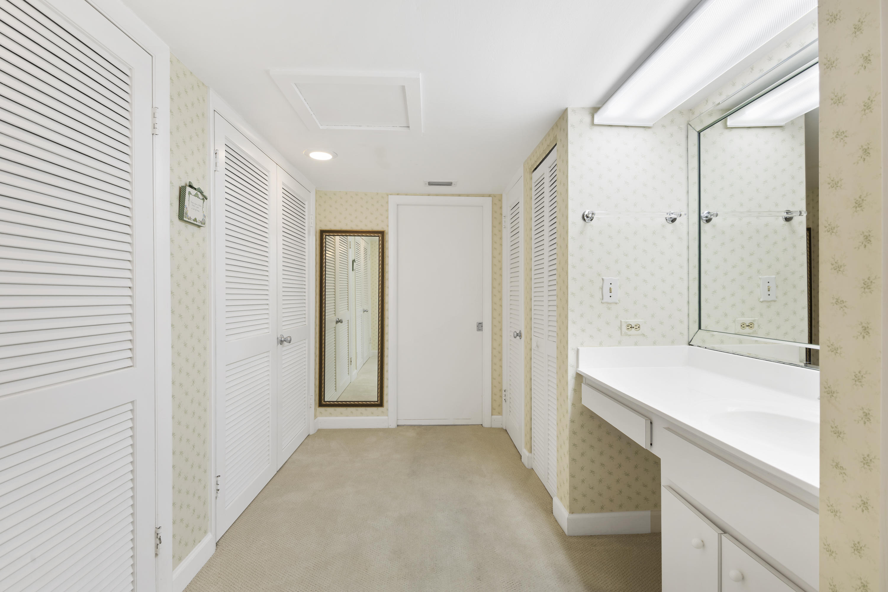 8 Exuma Road Key Largo, FL 33037 - Photo 11 of 29 Dressing area