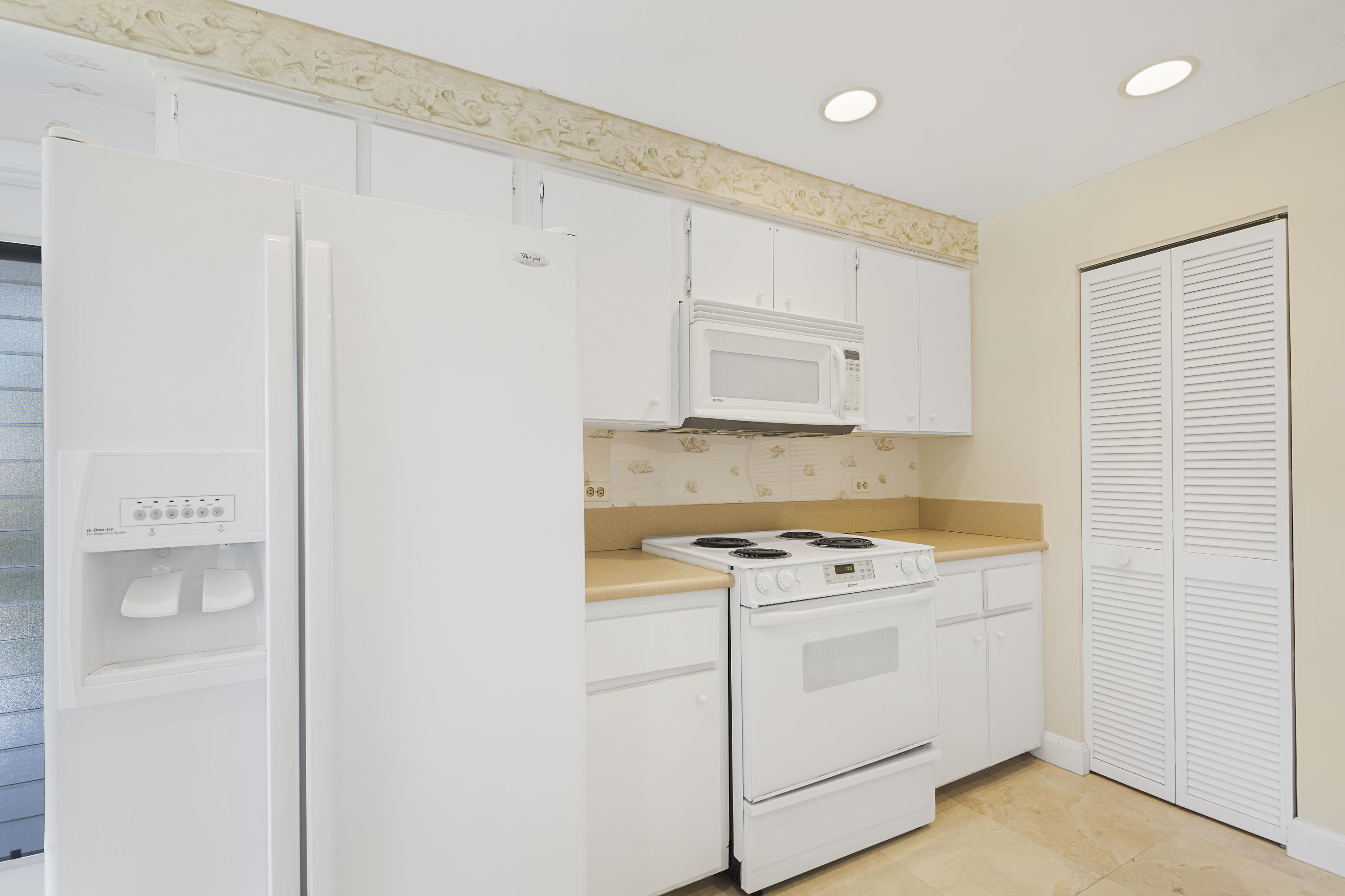 8 Exuma Road Key Largo, FL 33037 - Photo 16 of 29 Kitchen