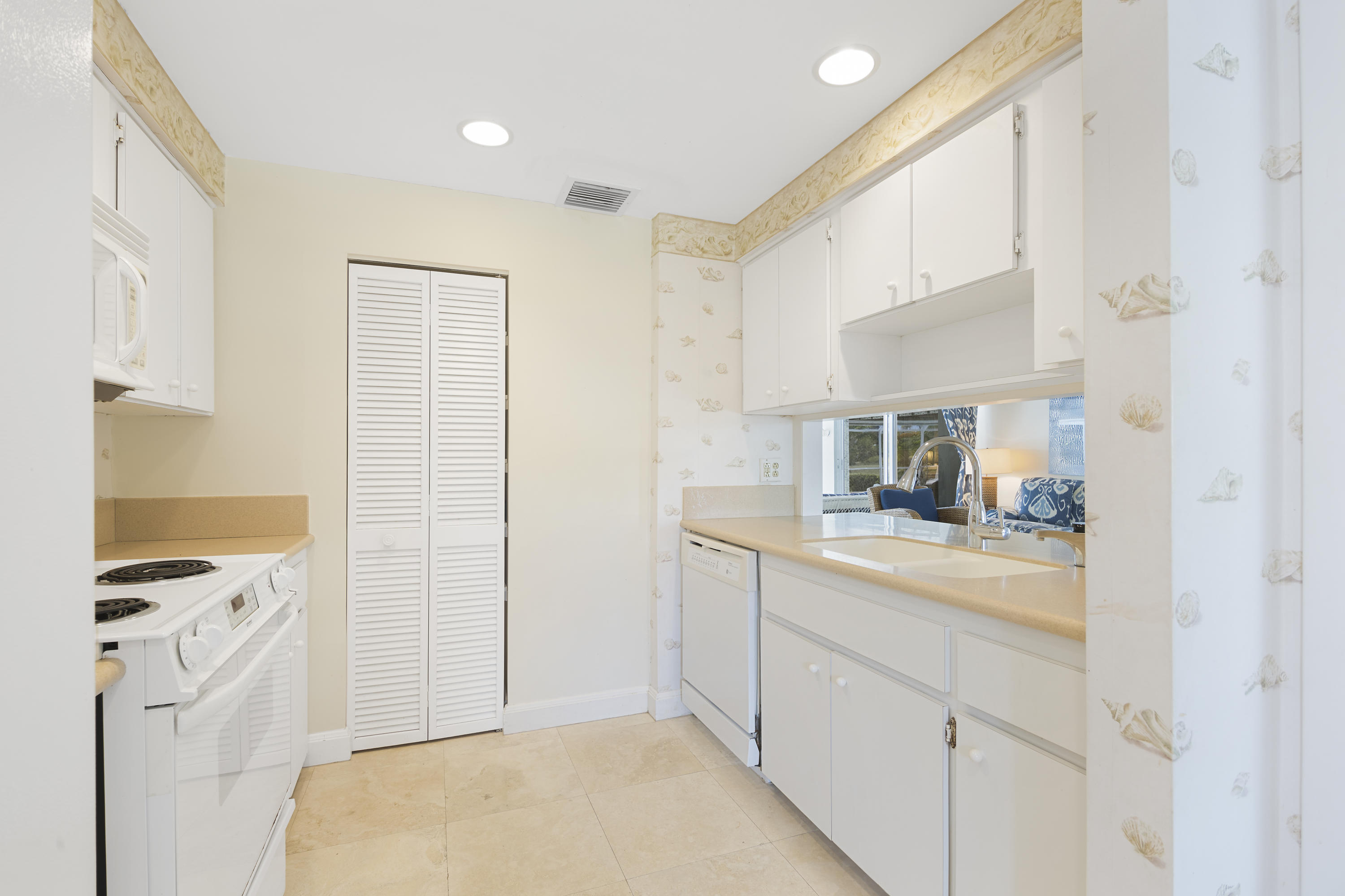 8 Exuma Road Key Largo, FL 33037 - Photo 17 of 29 Kitchen