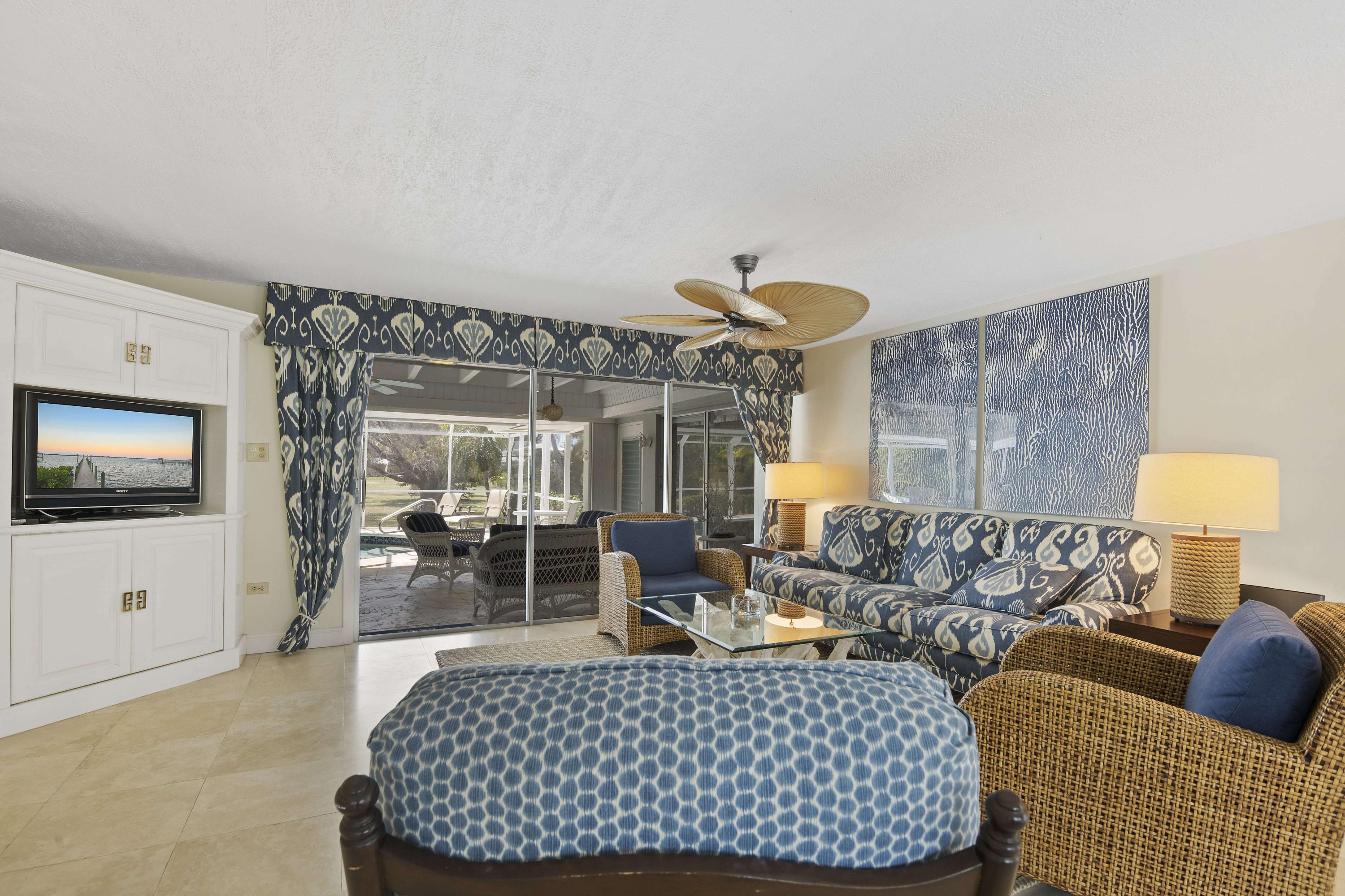 8 Exuma Road Key Largo, FL 33037 - Photo 18 of 29 Living room