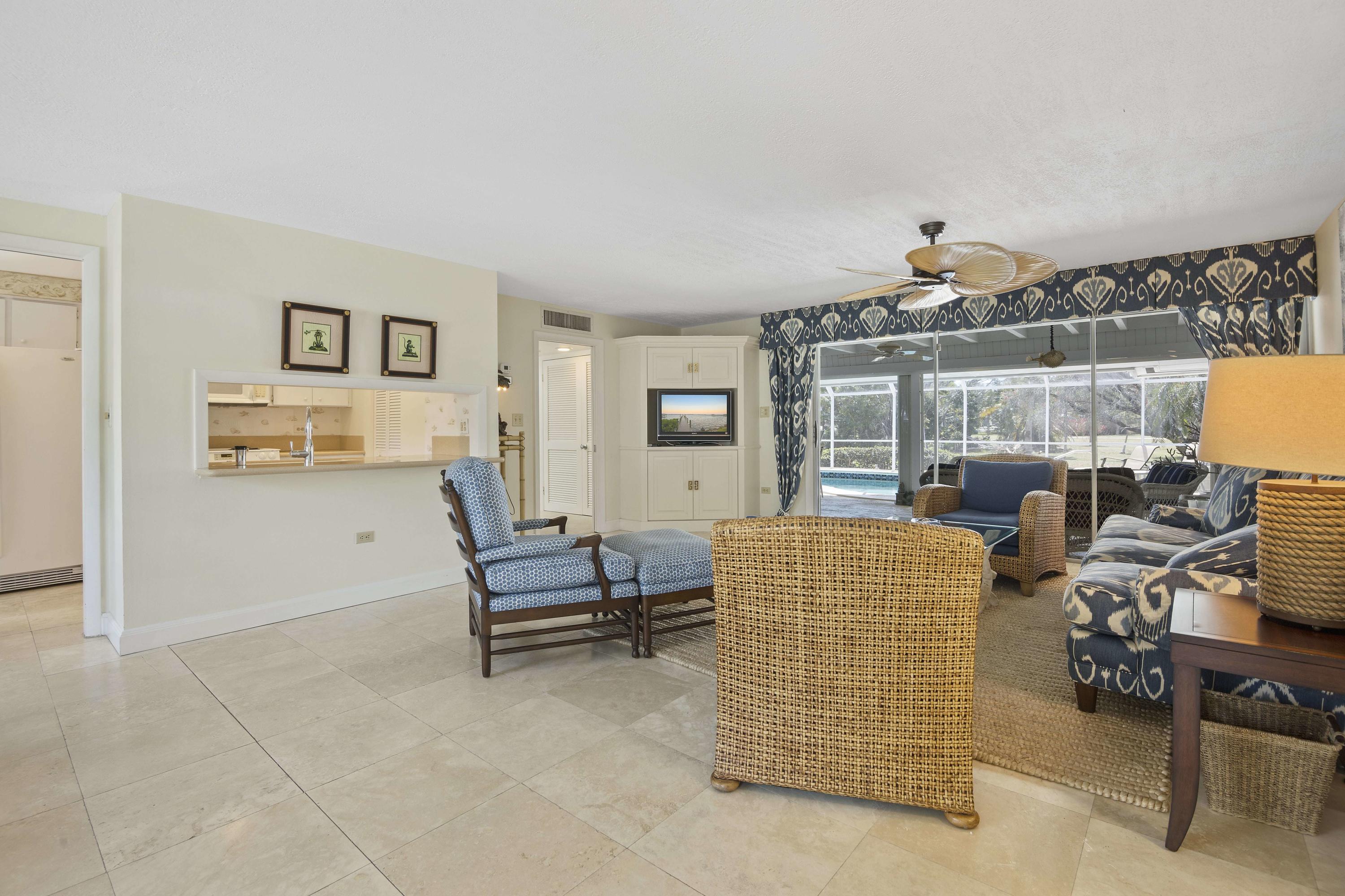 8 Exuma Road Key Largo, FL 33037 - Photo 20 of 29 Living room