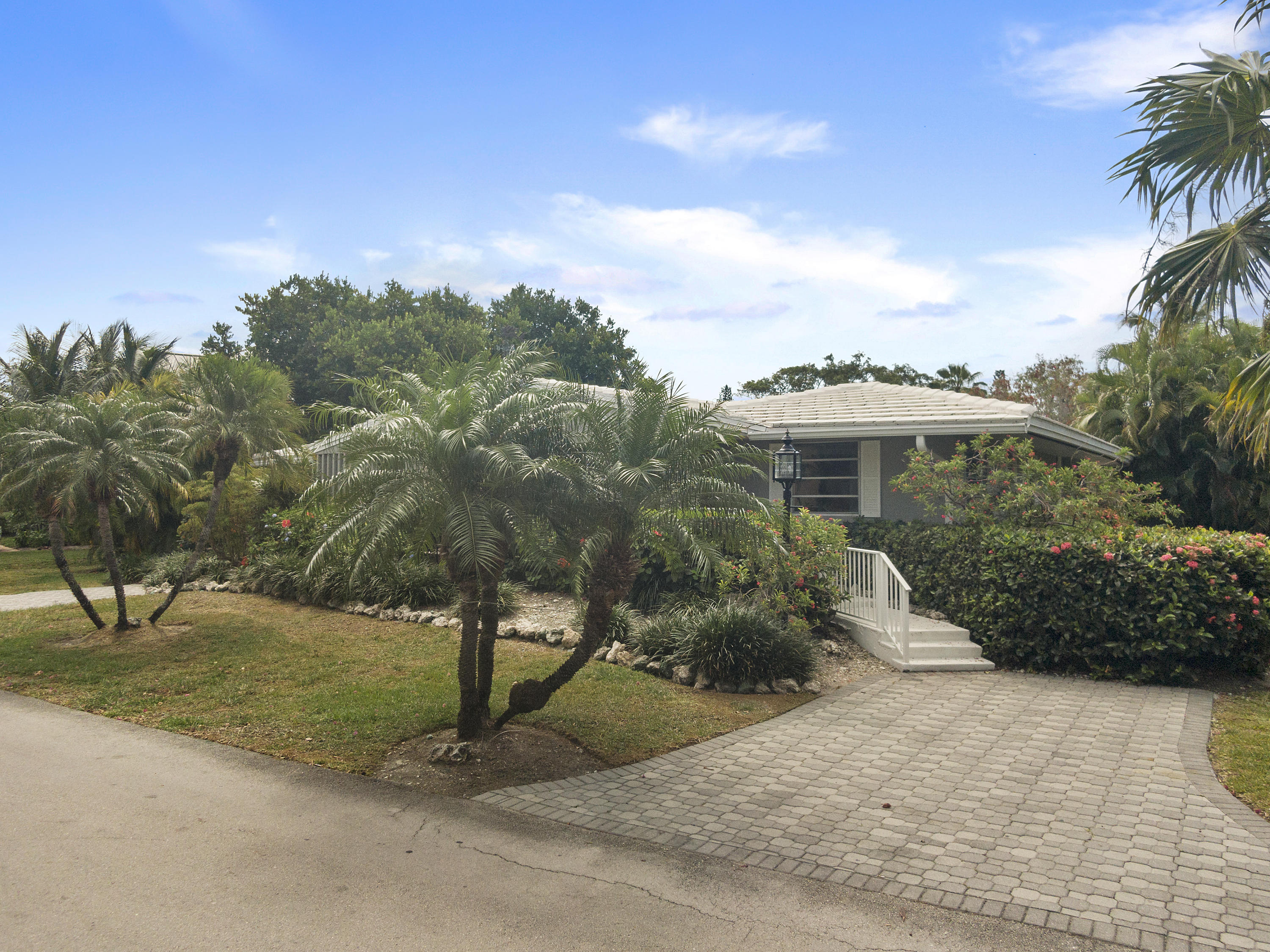 8 Exuma Road Key Largo, FL 33037 - Photo 8 of 29 Front entrance