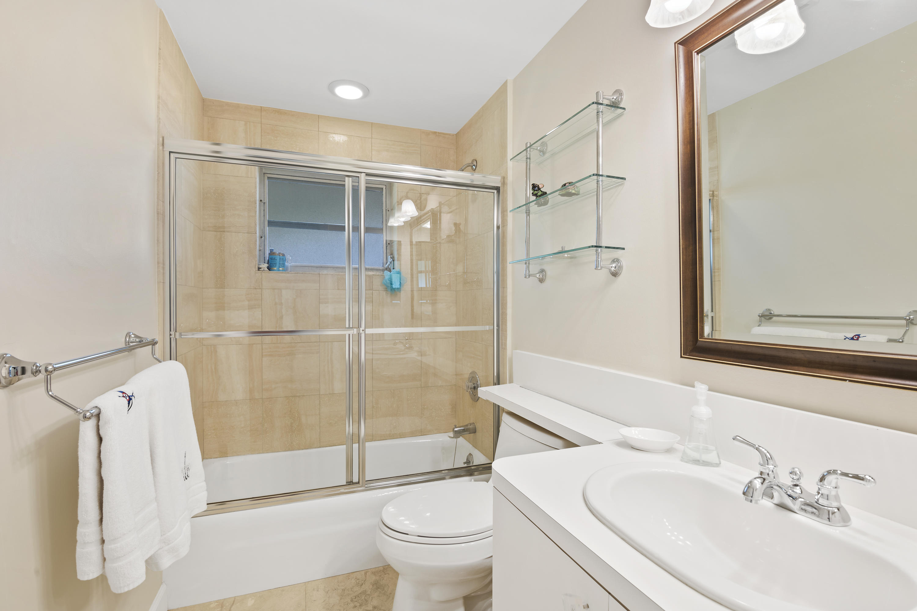 8 Exuma Road Key Largo, FL 33037 - Photo 10 of 29 Master bathroom