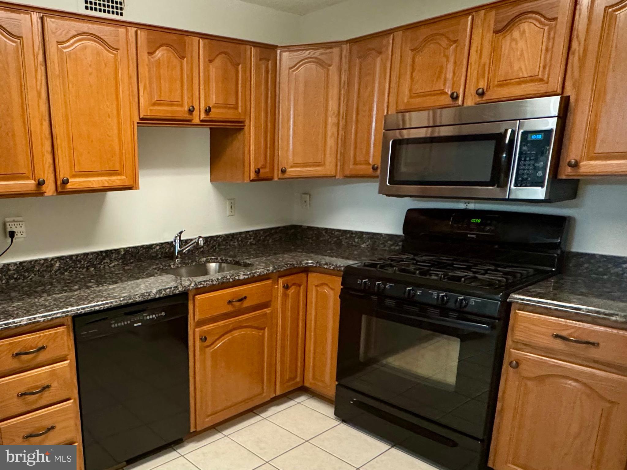 5225 Pooks Hill Road, Unit 220N Bethesda, MD 20814 - Photo 18 of 51 granite countertops