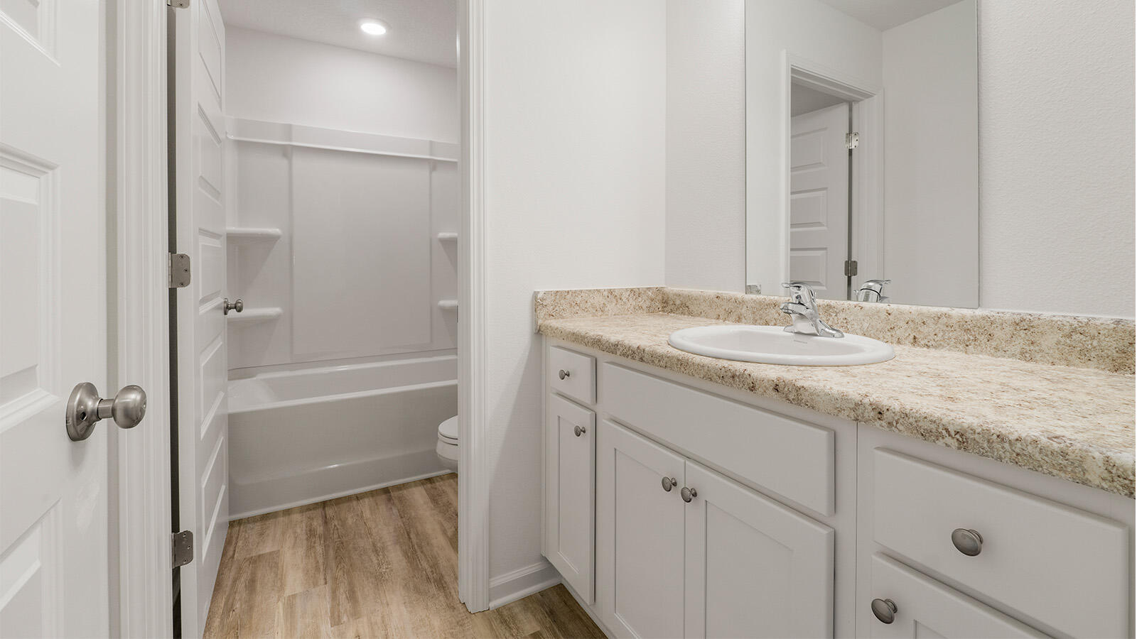 81 Bluebeech Street Freeport, FL 32439 - Photo 23 of 40 81_Bluebeech_Street_22_Bathroom
