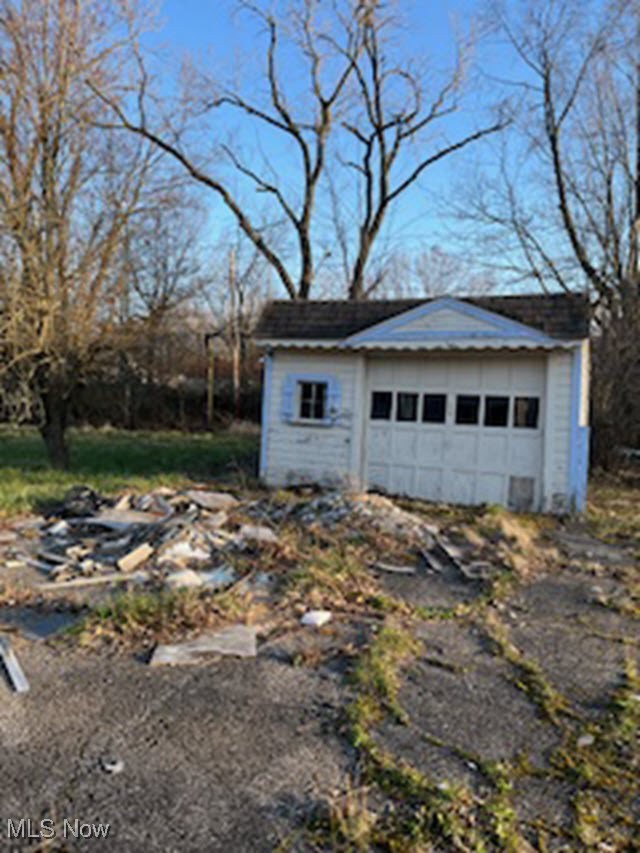 2028 North Green Road Cleveland, OH 44121 - Photo 4 of 8 View of detached garage