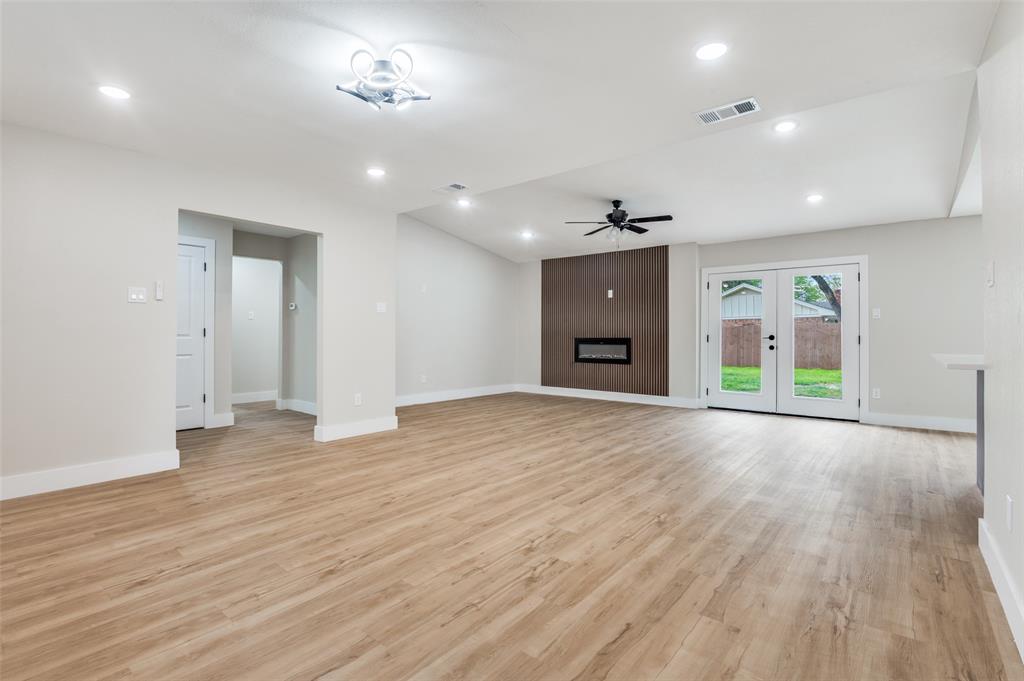6016 Jacqueline Road Fort Worth, TX 76112 - Photo 7 of 35