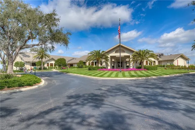 a view of a tennis court