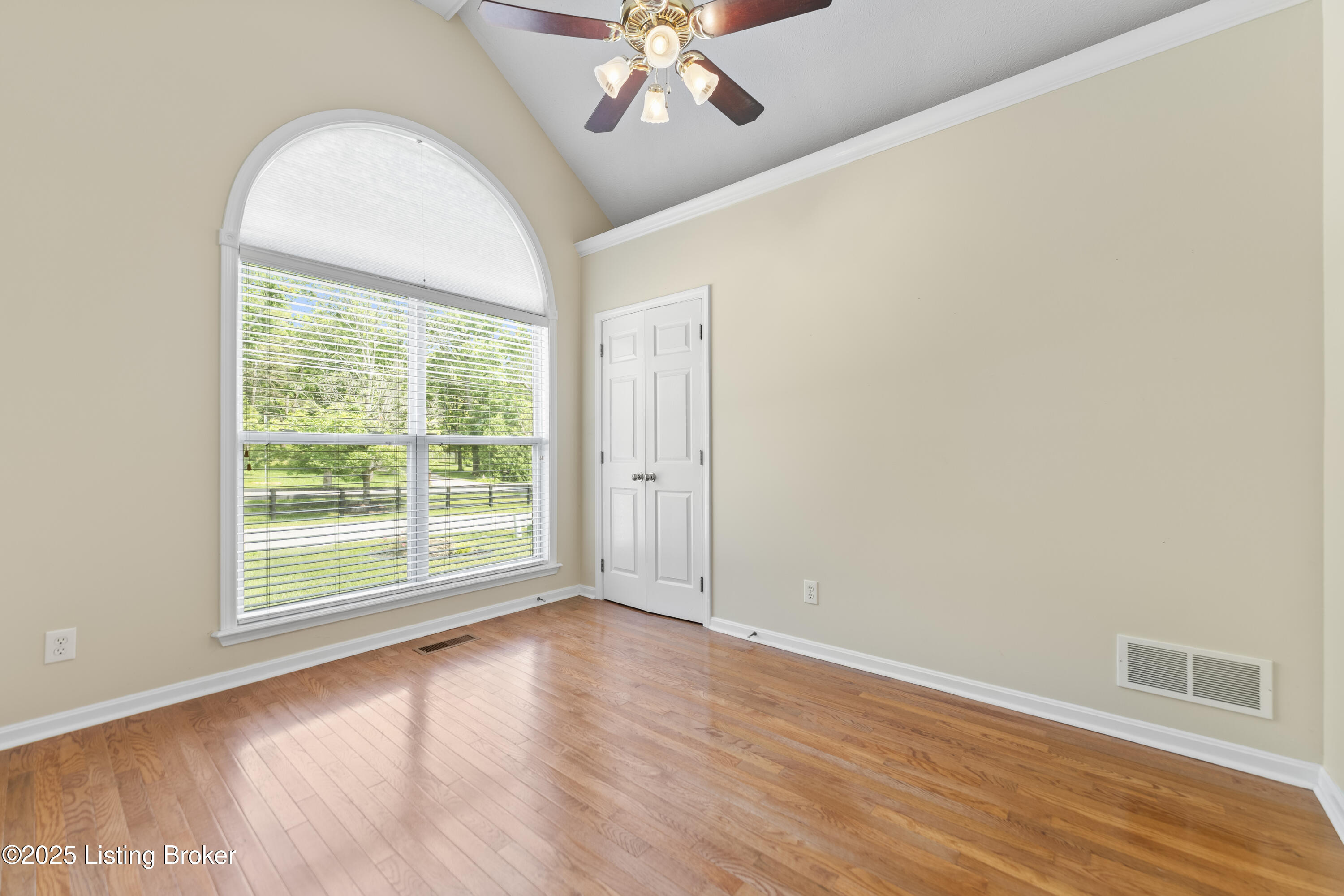 4702 Chenoweth Run Road Louisville, KY 40299 - Photo 14 of 24 3rd Bedroom
