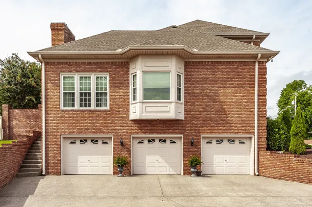 $1,200,000 | 111 Governors Point Boulevard, Hendersonville, TN 37075