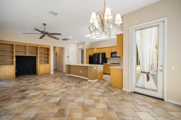an empty room with closet and a ceiling fan