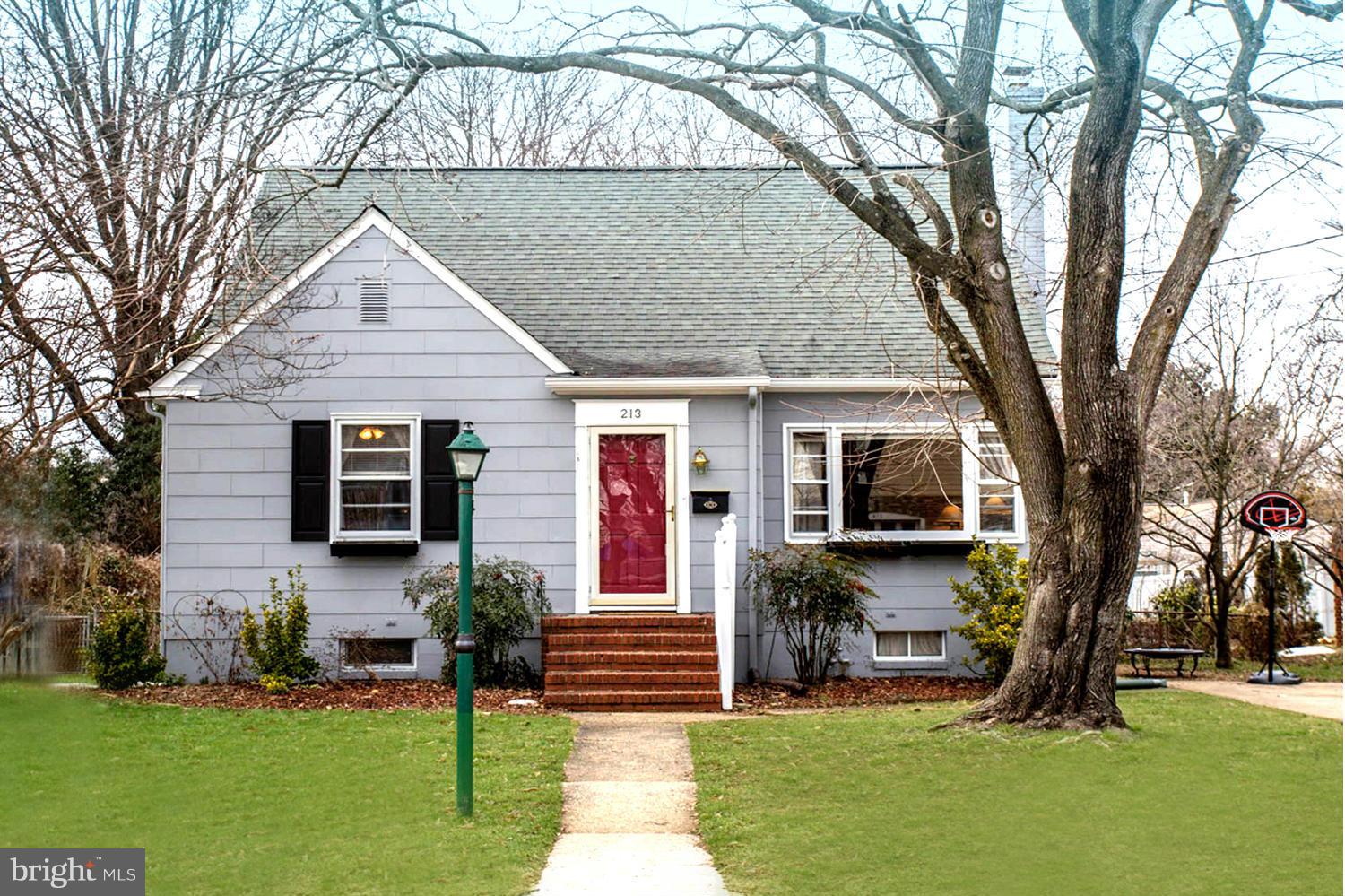 213 Gibson Road Annapolis, MD 21401 - Photo 8 of 30 Freshly Painted Exterior and Landscaped Yard