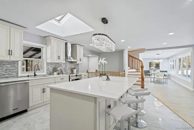 $1,899,000 | 497 Woodbury Road, Cold Spring Harbor, NY 11724