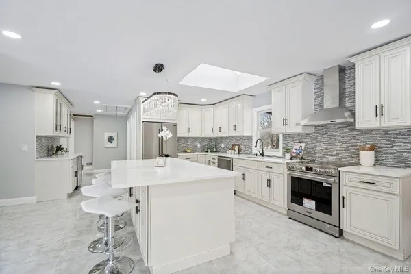 $1,899,000 | 497 Woodbury Road, Cold Spring Harbor, NY 11724