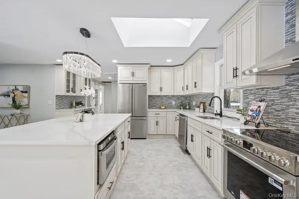 $1,899,000 | 497 Woodbury Road, Cold Spring Harbor, NY 11724