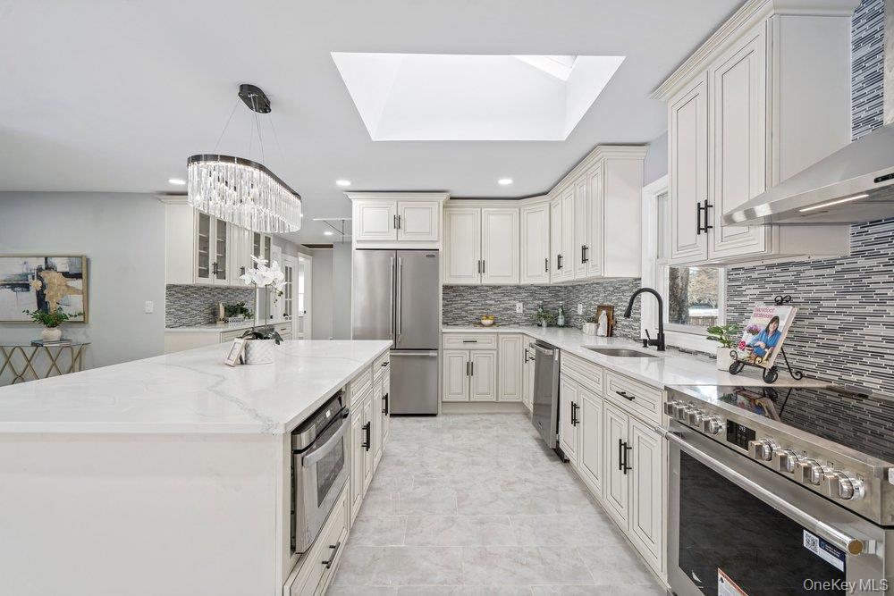 497 Woodbury Road Cold Spring Harbor, NY 11724 - Photo 19 of 47