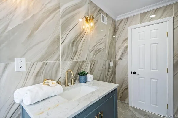 $1,899,000 | 497 Woodbury Road, Cold Spring Harbor, NY 11724