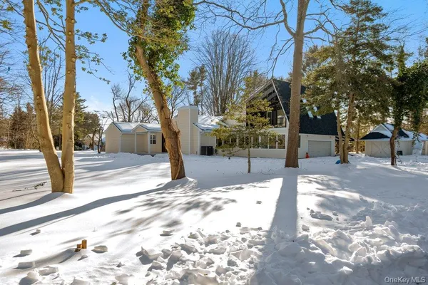 $1,899,000 | 497 Woodbury Road, Cold Spring Harbor, NY 11724