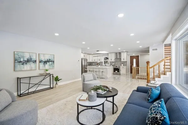 $1,899,000 | 497 Woodbury Road, Cold Spring Harbor, NY 11724