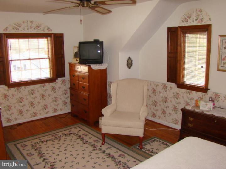 629 Topsfield Road Hatboro, PA 19040 - Photo 16 of 25 Bedroom - Main