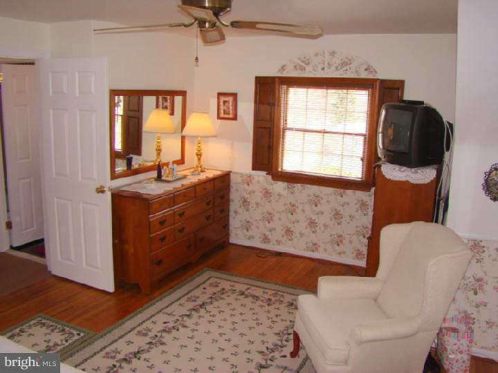 629 Topsfield Road Hatboro, PA 19040 - Photo 17 of 25 Bedroom - Main