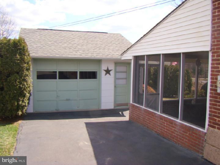 629 Topsfield Road Hatboro, PA 19040 - Photo 22 of 25 Garage