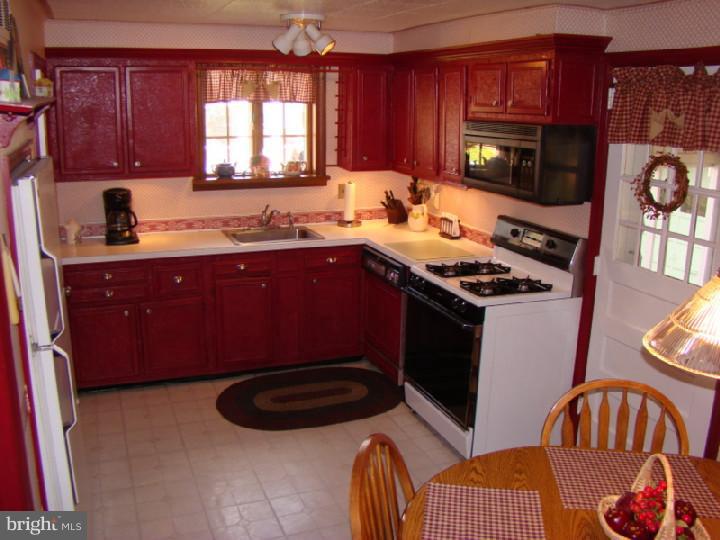 629 Topsfield Road Hatboro, PA 19040 - Photo 8 of 25 Kitchen